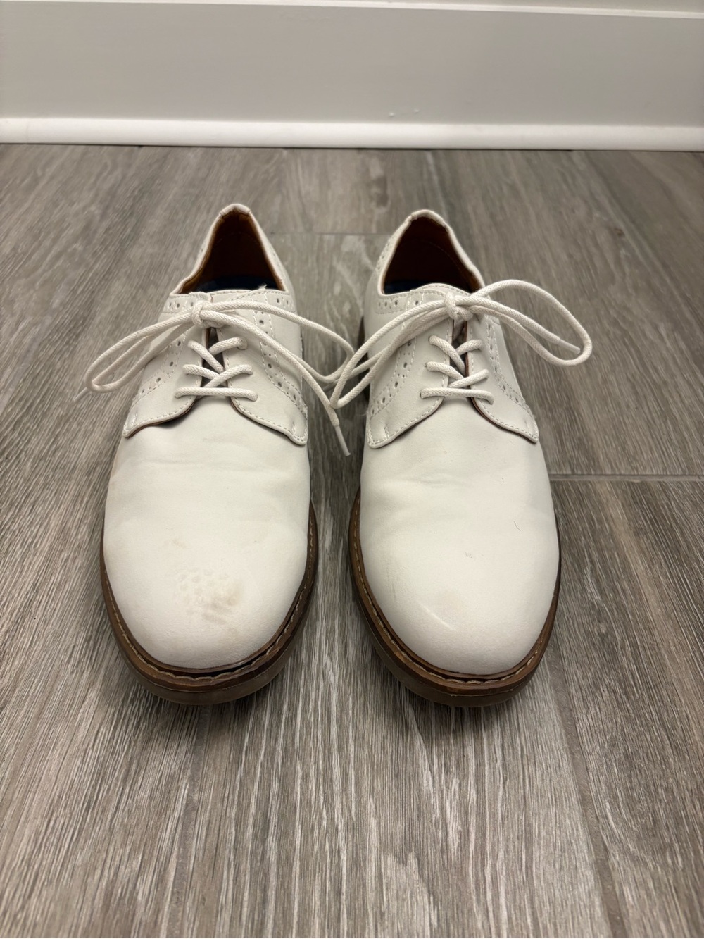 Izod White Leather Men’s Derby Shoes with Brown Soles